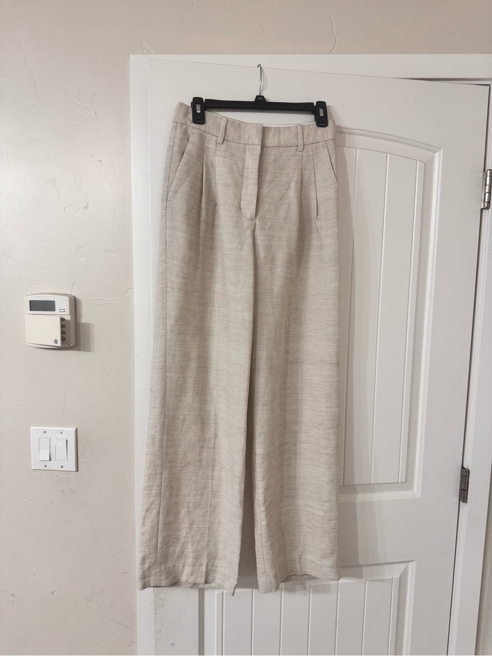 Aritzia-Limitless pants -like new - Picture 4 of 5